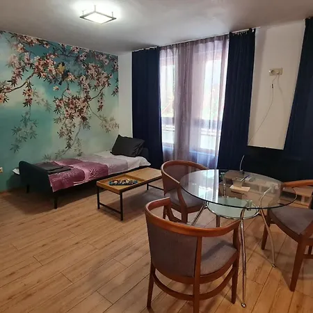 Хотел Art House *
