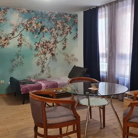 Хотел Art House *
